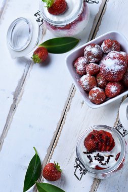 Tablo çilekli tatlı