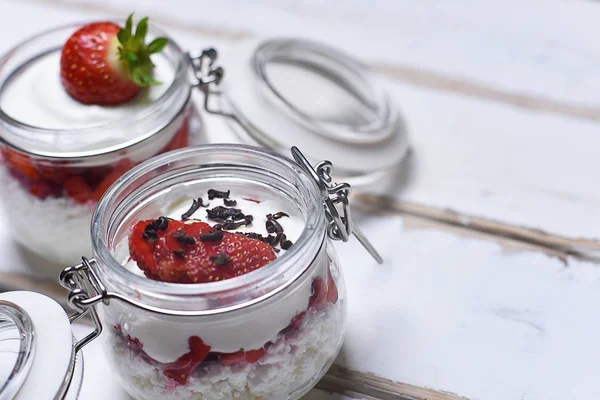 Tablo çilekli tatlı