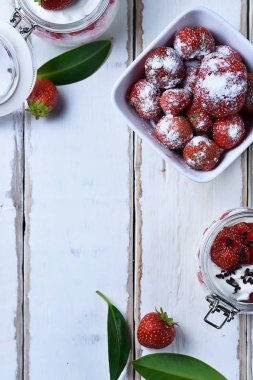 Tablo çilekli tatlı