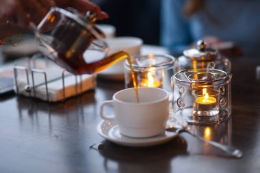 Kafede çay seremonisi