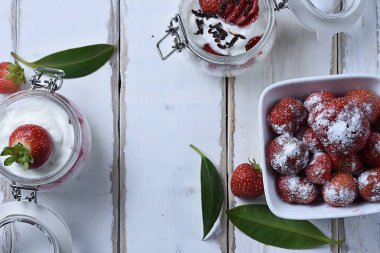 Tablo çilekli tatlı