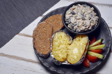 Fırında patates sebze ve mantar ile