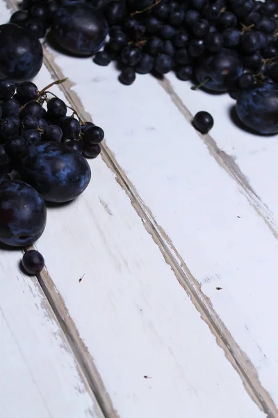 Fruits on a wooden table — Stock Photo, Image