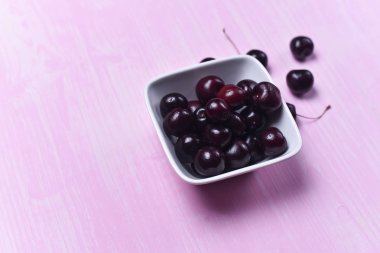 Olgun tatlı kiraz bileşimi