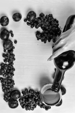 şarap, üzüm ve Erik bileşimi