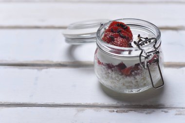 Tablo çilekli tatlı