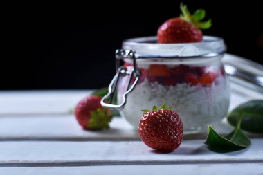 Tablo çilekli tatlı