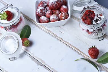 Tablo çilekli tatlı