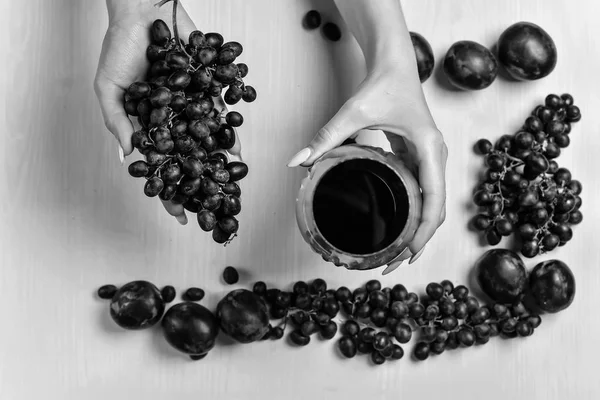 şarap, üzüm ve Erik bileşimi