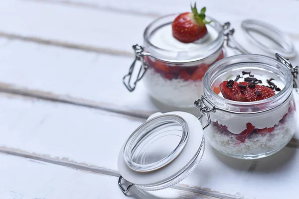 Tablo çilekli tatlı