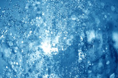 Mavi sprey çeşme geceleri