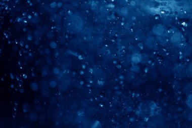 Mavi sprey çeşme geceleri