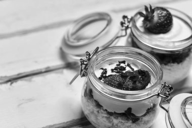 Tablo çilekli tatlı