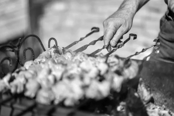 Dönerspieße werden im Freien gekocht — Stockfoto