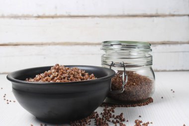 buğday lapası masanın üzerinde. Haşlanmış buğday. Kahvaltı