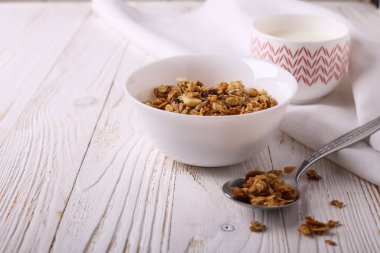 Tahıl kahvaltı için geçerli. Süt lezzetli yüzük.