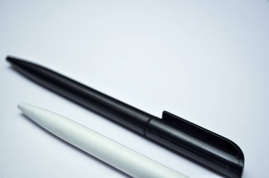 İleti örneği öğeleri masaüstünde yalan. Evde çalışmak için yer. İn