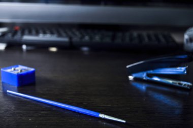 İleti örneği öğeleri masaüstünde yalan. Evde çalışmak için yer. İn