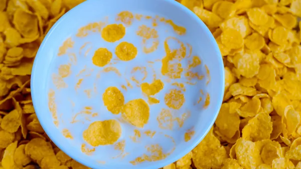 Cereal and fruit for Breakfast on the table. Delicious food at h — Stock Photo, Image