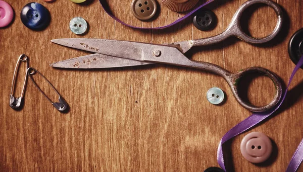 Objetos para tesouras e botões de bordado — Fotografia de Stock