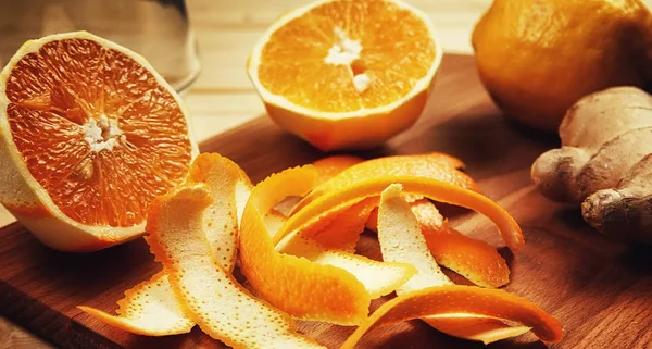 오렌지 레몬 생강과 계 피에서 뜨거운 음료 — 스톡 사진
