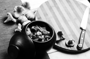 toprak kap mantarlı patates. Ormandan gelen mantar