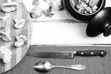 toprak kap mantarlı patates. Ormandan gelen mantar