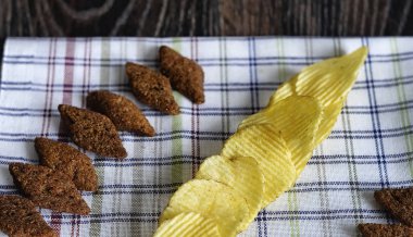 Ahşap bira için tuzlu atıştırmalıklar