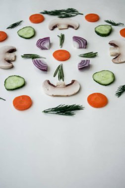 Doğal ürünlerin arka plan: sebze, mantar ve otlar.