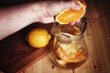 Narenciye sıcak içecek el portakal ve limon yapımı