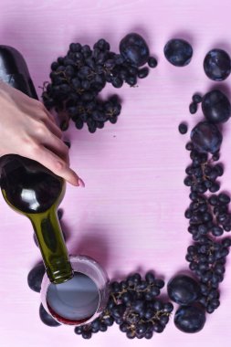 şarap, üzüm ve Erik bileşimi