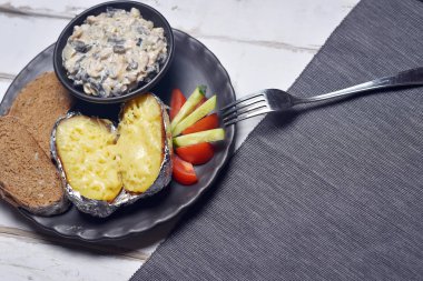 Fırında patates sebze ve mantar ile