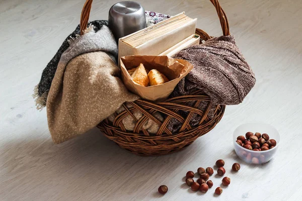 Kahve ve sabahları kahvaltı için lezzetli hamur işleri. Fındık