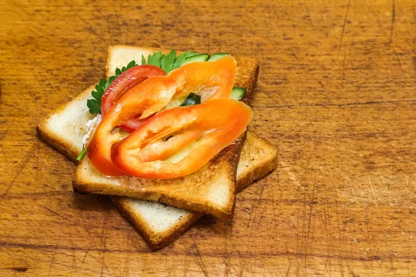 Fresh toast with tea on the table in the morning. Tasty food. To — Stock Photo, Image