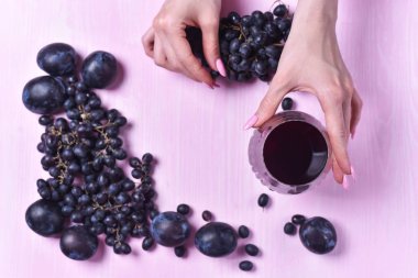 şarap, üzüm ve Erik bileşimi