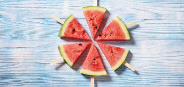 Sulu kırmızı karpuz dilimleri