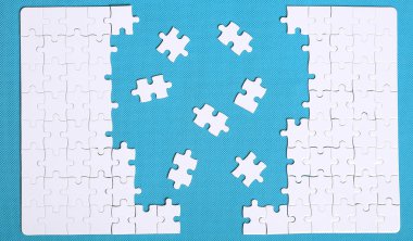 Bir bulmaca yeşil zemin üzerine beyaz ayrıntıları. Bir puz bir bilmece olduğunu