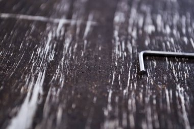 Altıgen masanın üzerinde yatan onarım çalışmaları için. Tamir araçları