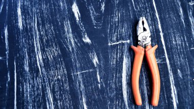 Pense masanın üzerinde yatan onarım çalışmaları için. Tamir araçları h