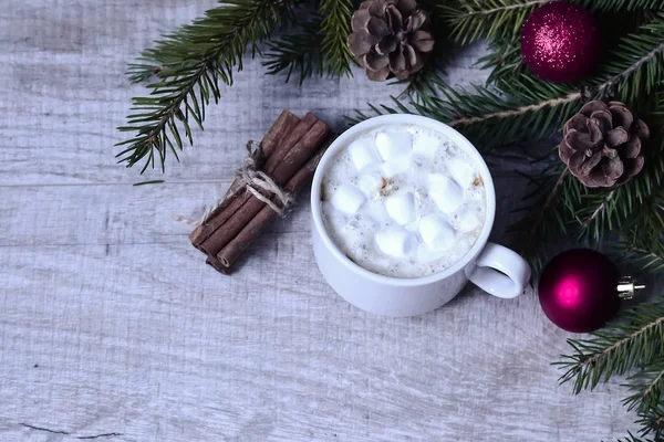 Noel ağacı, marshmallow ile kahve. Festival Isınma — Stok fotoğraf