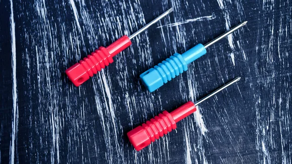 Screwdrivers to repair lying on the table. Mens housework. Fix — Stock Photo, Image