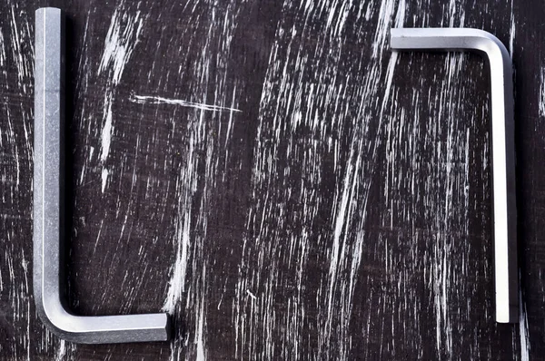 Altıgen masanın üzerinde yatan onarım çalışmaları için. Tamir araçları