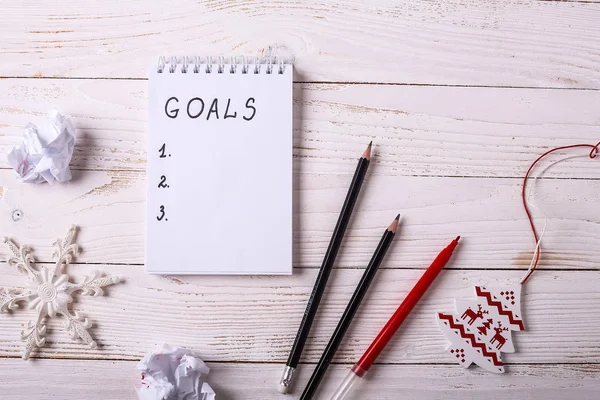 Çalışma alanı ile bir günlük, süslemeleri ve hediyeler. Yeni yıl liste o