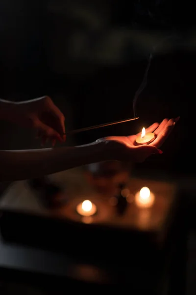 Чайная церемония со свечами — стоковое фото