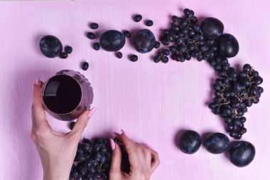 şarap, üzüm ve Erik bileşimi