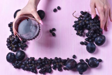 şarap, üzüm ve Erik bileşimi