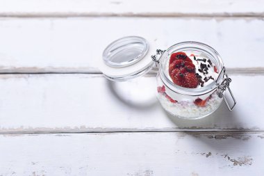 Tablo çilekli tatlı