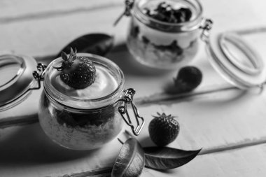 Tablo çilekli tatlı