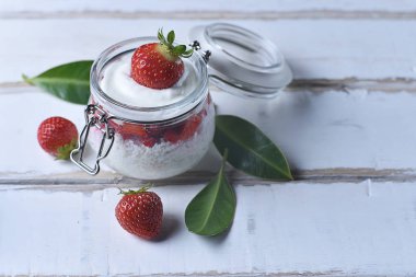 Tablo çilekli tatlı