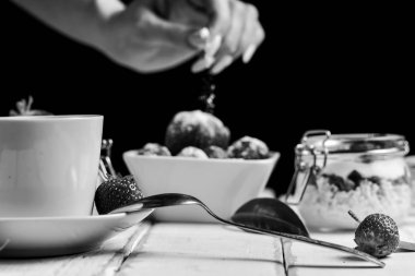 Tablo çilekli tatlı